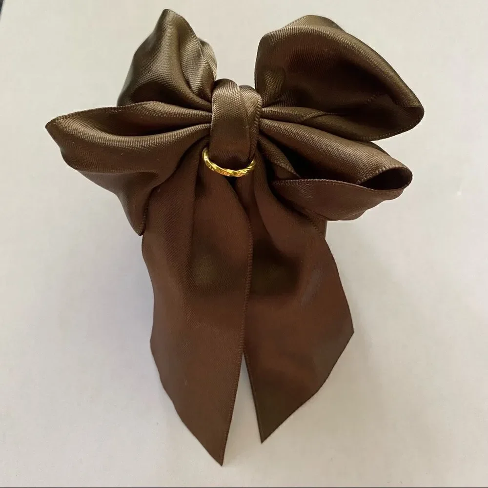 Set of 5 Hair Accessories - 1 Claw Clip, 4 Scrunchies